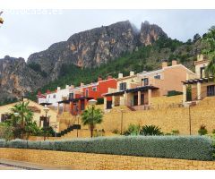 Chalet adosado en Polop con vistas despejadas al mar y montañas