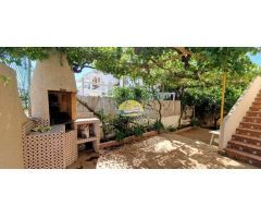 CHALET PAREADO. UBICADO EN EL ALAMILLO!