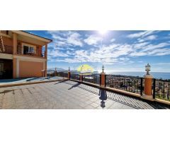 Dos Villas Independientes Semi-Adosadas con Vistas al Mar y Piscinas Privadas