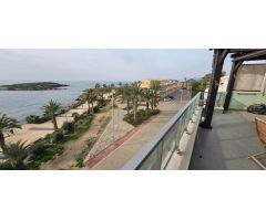 ÁTICO EN PRIMERA LINEA CON VISTAS AL MAR!