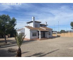 CHALET DE 3 DORMITORIOS. 2 BAÑOS. ESTILO TRADICIONAL MEDITERRÁNEO.