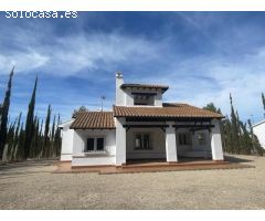 CHALET DE 3 DORMITORIOS. 2 BAÑOS. ESTILO TRADICIONAL MEDITERRÁNEO.