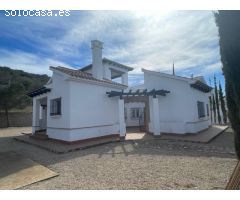 CHALET DE 3 DORMITORIOS. 2 BAÑOS. ESTILO TRADICIONAL MEDITERRÁNEO.