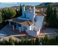 CHALET DE 3 DORMITORIOS. 2 BAÑOS. ESTILO TRADICIONAL MEDITERRÁNEO.