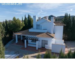CHALET DE 3 DORMITORIOS. 2 BAÑOS. ESTILO TRADICIONAL MEDITERRÁNEO.