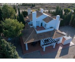 CHALET DE 3 DORMITORIOS. 2 BAÑOS. ESTILO TRADICIONAL MEDITERRÁNEO.