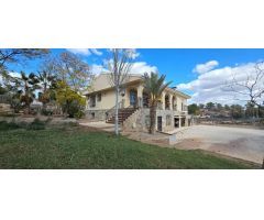 GRAN CHALET EN TOTANA.
