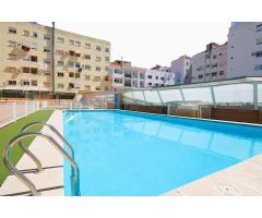 Piso de tres dormitorios, dos baños , piscina, garaje y trastero en Valencia.