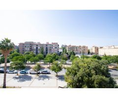 ???? Amplio piso con terraza y zonas comunes ajardinadas junto Avd. Federico García Lorca