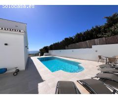 Espectacular villa recientemente renovada con piscina y apartamento separado en la planta baja.