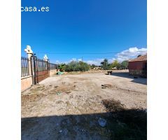FINCA RURAL CON 4 VIVIENDAS Y NAVE