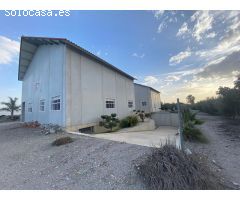 FINCA DE OLIVOS CON DOS NAVES