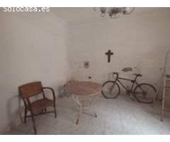 CASA CON PATIO JUNTO AL CENTRO DE PUERTO LUMBRERAS