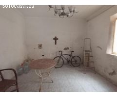 CASA CON PATIO JUNTO AL CENTRO DE PUERTO LUMBRERAS