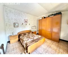 Amplia casa de 6 habitaciones con jardín para reformar en el corazón de Santa Margarida i els Monjos