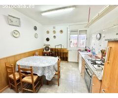 Amplia casa de 6 habitaciones con jardín para reformar en el corazón de Santa Margarida i els Monjos