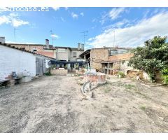 Amplia casa de 6 habitaciones con jardín para reformar en el corazón de Santa Margarida i els Monjos