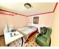 Amplia casa de 6 habitaciones con jardín para reformar en el corazón de Santa Margarida i els Monjos