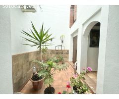 Casa de 5 habitaciones, 3 baños,  piscina y garaje en Les Cabanyes