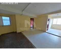 ¡Oportunidad única! Piso en Nou Moles, Valencia! Para Reformar
