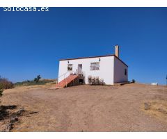 FINCA DE 2 HECTAREAS CON VIVIENDA, 3 DORMITORIOS, 2 BAÑOS, AGUA DE RED , LUZ, BUEN ACCESO Y VISTAS