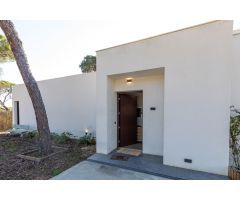 VILLA SEMINUEVA EN NUEVO PORTIL