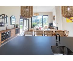 VILLA SEMINUEVA EN NUEVO PORTIL