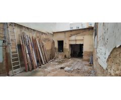OPORTUNIDAD CASA PARA REFORMAR CERCA DE LA AVENIDA