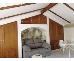 ESTUDIO INDEPENDIENTE EN CASA DE CAMPO COMPARTIDA