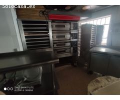 SE TRASPASA NEGOCIO DE PANADERIA-PASTELERIA.