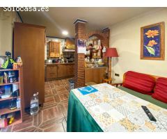 Vivienda adosada en Albolote, muy bien ubicada y situada a pocos metros de la parada de metro.