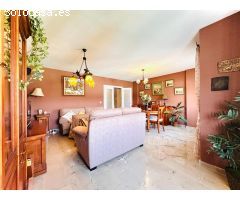 ¡Espaciosa casa en Ogíjares con terrazas y gran cochera!