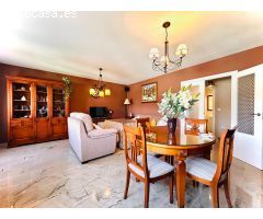 ¡Espaciosa casa en Ogíjares con terrazas y gran cochera!