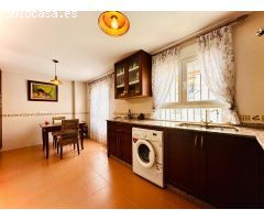 ¡Espaciosa casa en Ogíjares con terrazas y gran cochera!