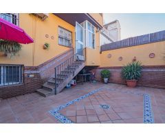 ENCANTADORA CASA DE 3 PLANTAS CON PATIO Y TERRAZA ¡LISTA PARA ENTRAR A VIVIR!