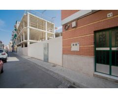 Solar junto al PTS para tres apartamentos con trasteros