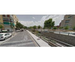 Solar junto al PTS para tres apartamentos con trasteros