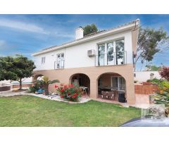 Chalet con apartamento privado y piscina en Entrepinos,  La Eliana