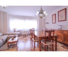 Casa de pueblo en el centro de La Pobla de Vallbona con 5 habitaciones y terrazas