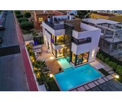 VILLA DE LUJO CERCA DE CENTRO URBANO