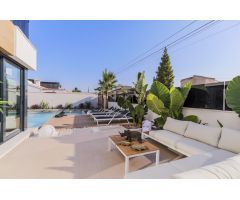 VILLA DE LUJO CERCA DE CENTRO URBANO