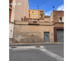 Casa de dos plantas, superficie de la planta baja 130m2. Posibilidad de garaje. Precio 85.000-€