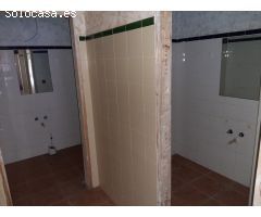 Local comercial en alquiler. Alzira