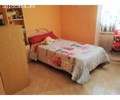 Excelente casa reformada de 4 habitaciones con garaje privado.
