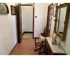 Casa chaflán con muchas posibilidades en venta en Carcaixent.