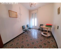 Casa en venta en Corbera con bajo comercial y dos viviendas