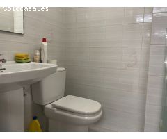 Entresuelo para oficinas muy bien situado en zona comercial.