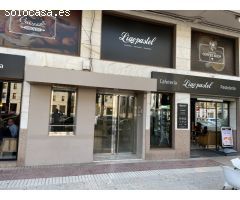 Entresuelo para oficinas muy bien situado en zona comercial.