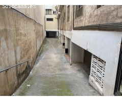 Garaje cerrado en zona Plaza del Reino-Comisaría