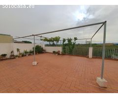 Gran casa en Carcaixent, con terraza, jardín y garaje para 10 coches!